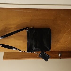 A women's black Giani Bernini purse